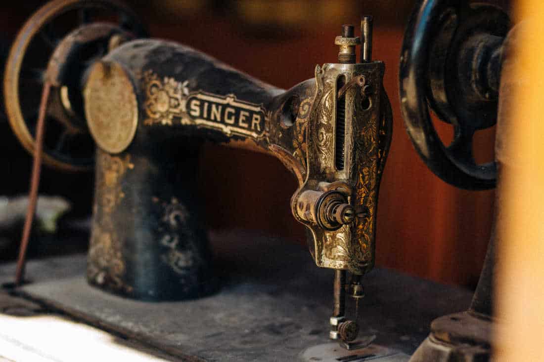 photo of an old sewing machine to fix up