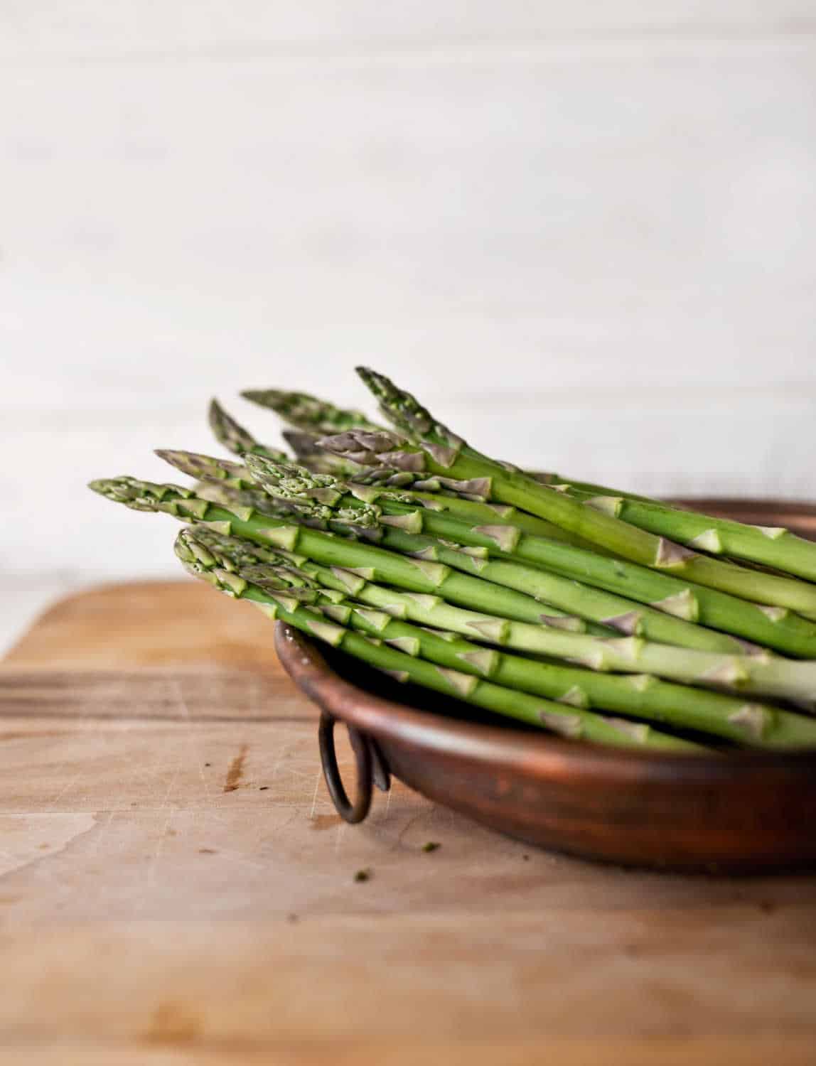 a picture of garden asparagus on a wooden table