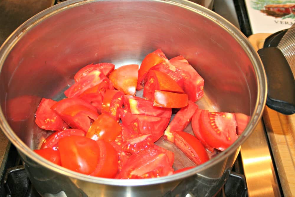 sliced tomatoes