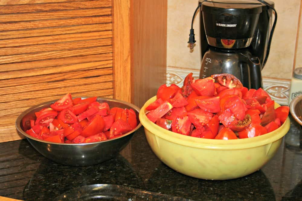 sliced tomatoes