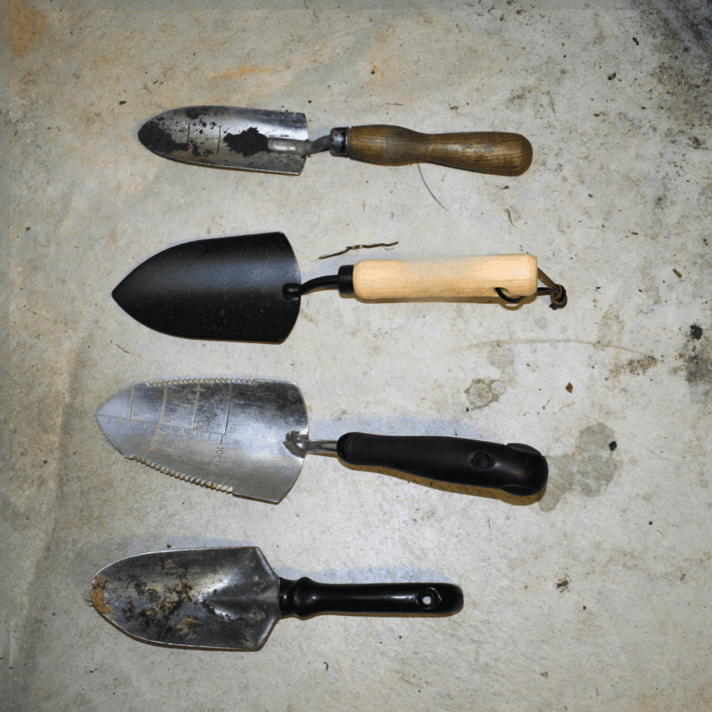 four differently sized hand trowels for gardening